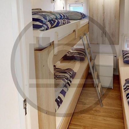 Stunning Ship In Aalsmeer With Kitchen ภายนอก รูปภาพ